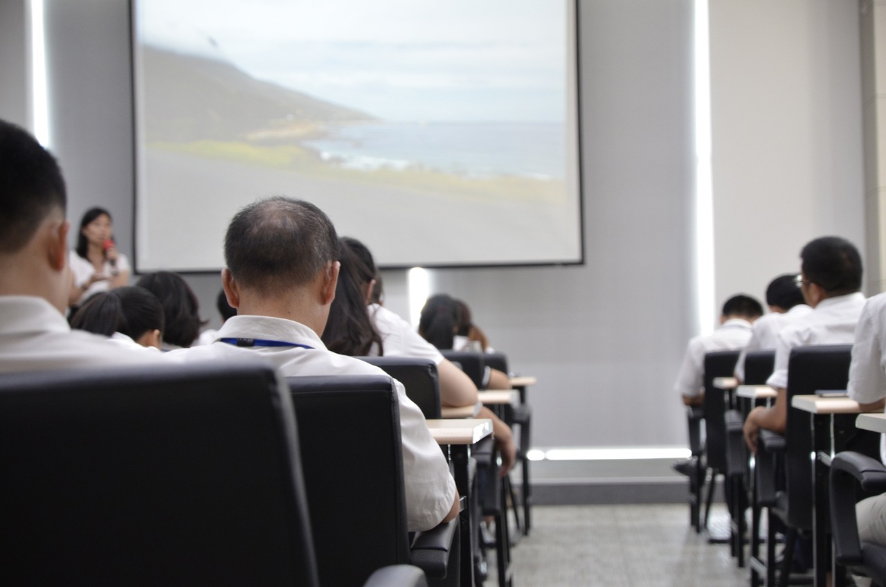 兼职群，架起学生与机遇桥梁的社交平台